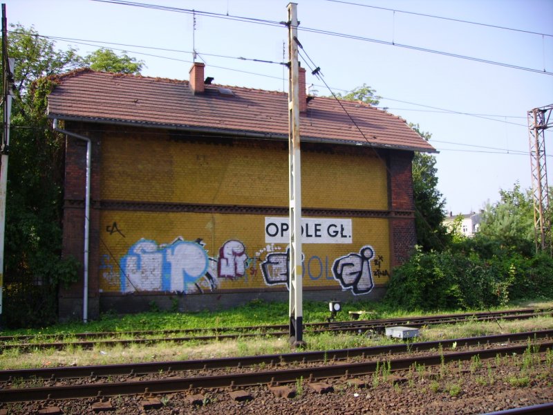 Altes Stellwerk beim Bahnhof Opole im Sommer 2006.