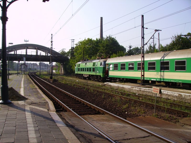 Eine ET 22 im Bahnhof Opole im Sommer 2006.