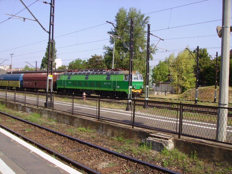 Eine ET 22 im Bahnhof Opole im Sommer 2006.