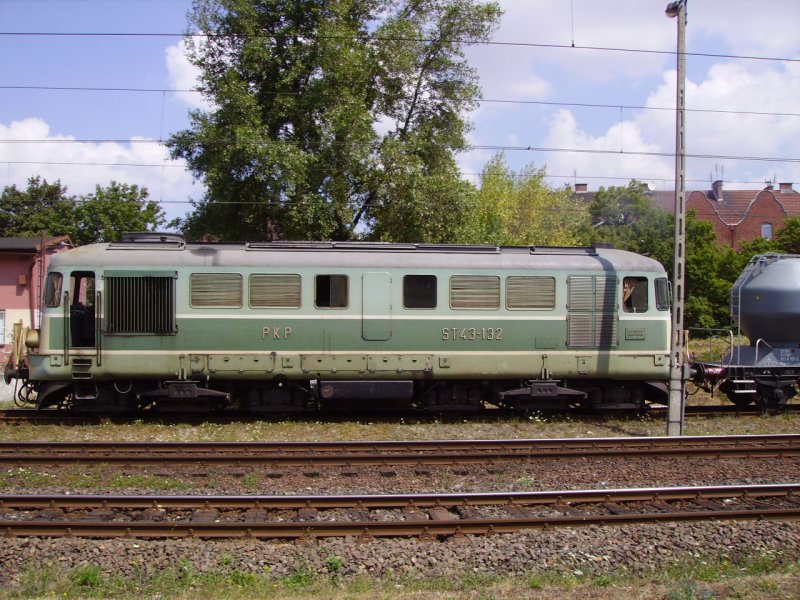 Eine ST 43 im Bahnhof Opole im Sommer 2006.