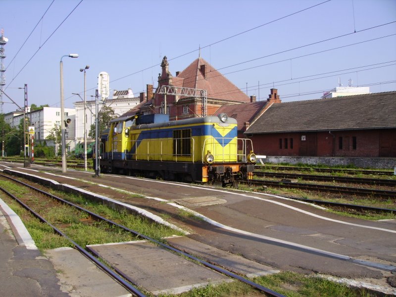Eine SU 42 im Bahnhof Opole im Sommer 2006.
