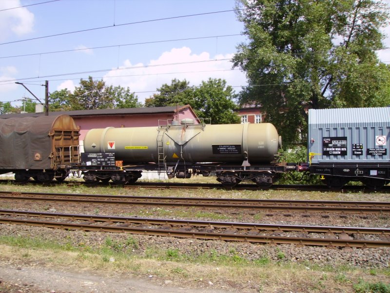 Gterwagen im Bahnhof Opole im Sommer 2006.