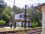 Stellwerk beim Bahnhof Borowiany im Sommer 2006.